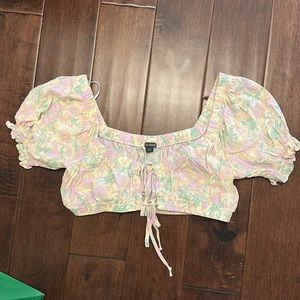 Crop top with puffy sleeves